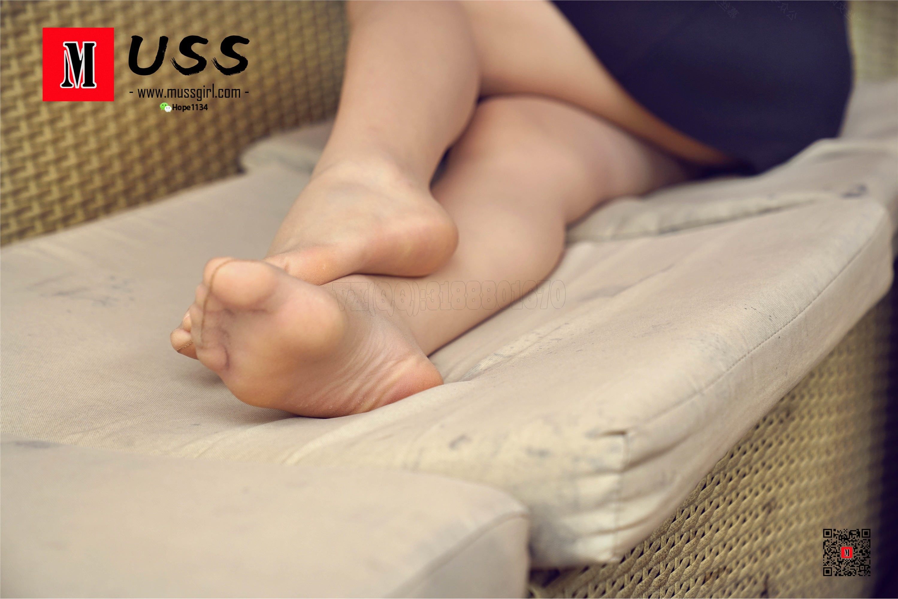 MussGirl慕丝女郎  NO.037 与她的电话亭之恋